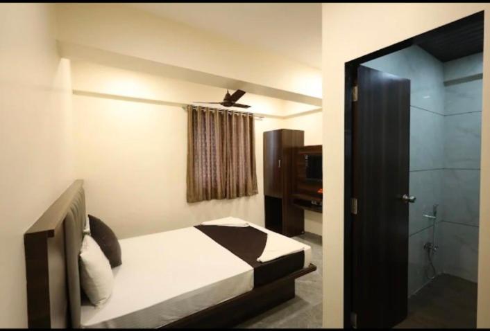 Hotel R K Residency Mahape Navi Mumbai Zewnętrze zdjęcie